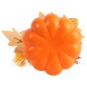 Jesienna dekoracja ze sztuczną dynią, liśćmi klonu, jabłkiem oraz owocami jarzębiny 15 cm